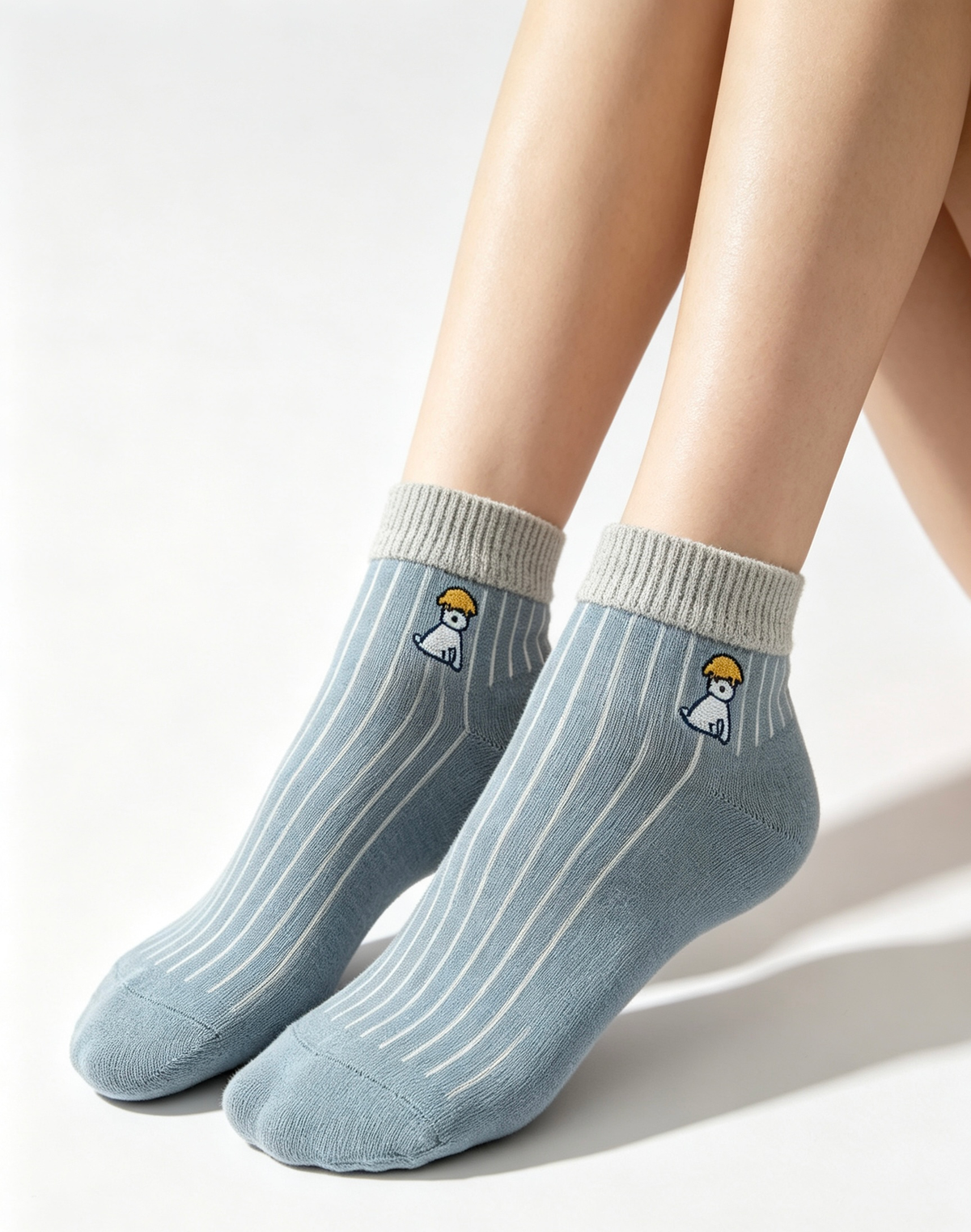 ブルーグレーのストライプ柄ショートソックス（レディース）｜軽量・吸汗・足元を保護