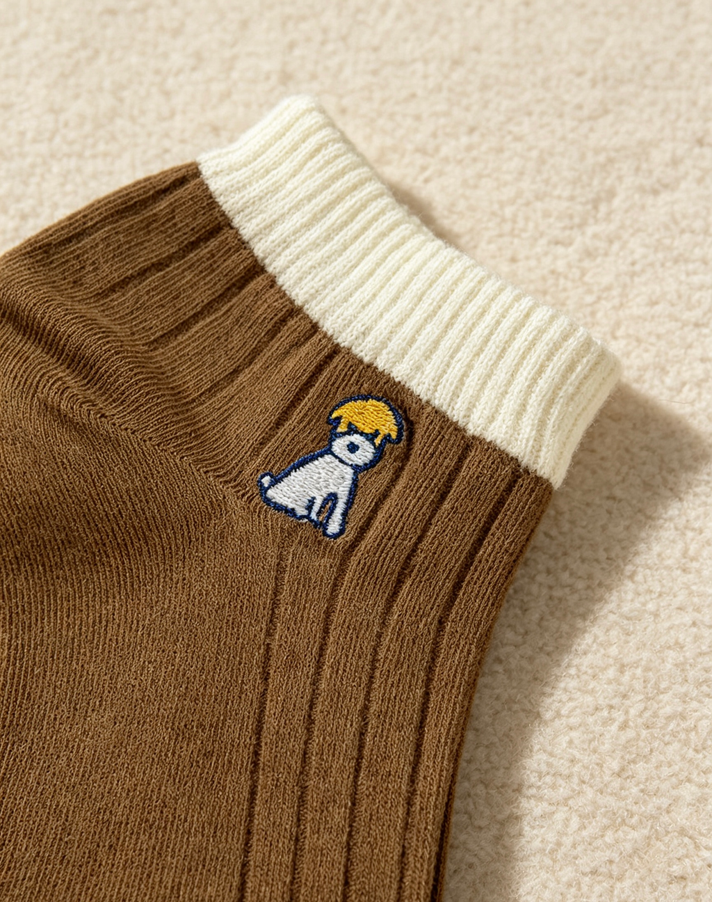 ブラウン×ホワイトのショートソックス（レディース）｜軽量・吸汗・足元を保護